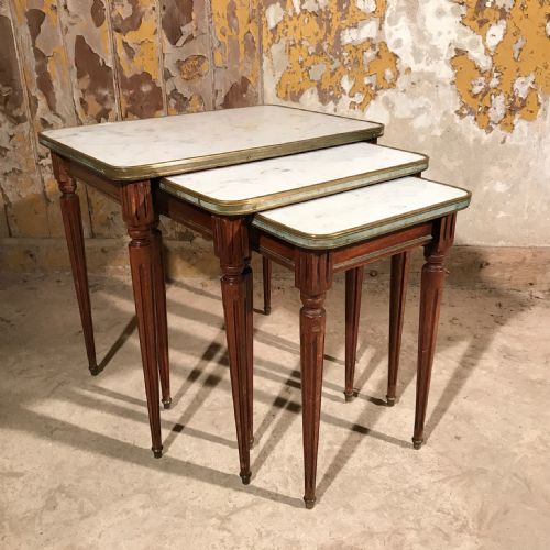 nest of three tables with marble and brass - CATEGORY: ANTIQUE TABLES - DATED 1920