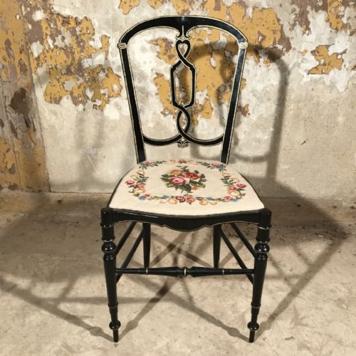 black lacquered and gilded single chair - CATEGORY: ANTIQUE CHAIRS - DATED 1920