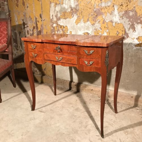 french marquetry dressing table with ormolu - CATEGORY: ANTIQUE DRESSING TABLES - DATED 1920