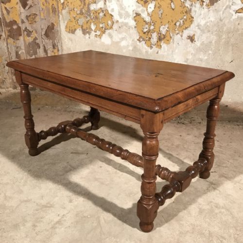 FRENCH OAK TURNED LEG COFFEE TABLE - ADDITIONAL PHOTO 1