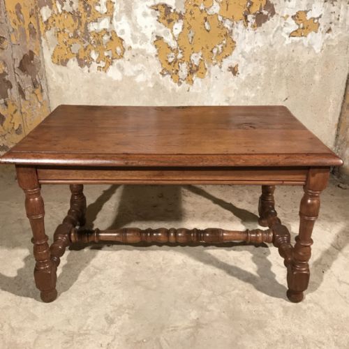FRENCH OAK TURNED LEG COFFEE TABLE - ADDITIONAL PHOTO 3