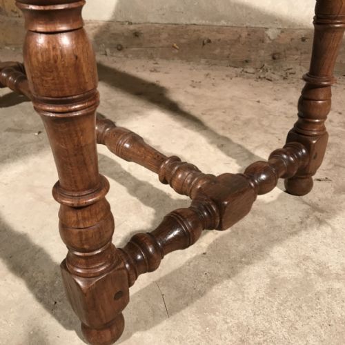 FRENCH OAK TURNED LEG COFFEE TABLE - ADDITIONAL PHOTO 4