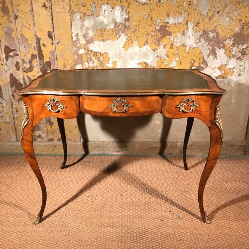 fine quality bureau plat or dressing table - CATEGORY: ANTIQUE FURNITURE - DATED 1900