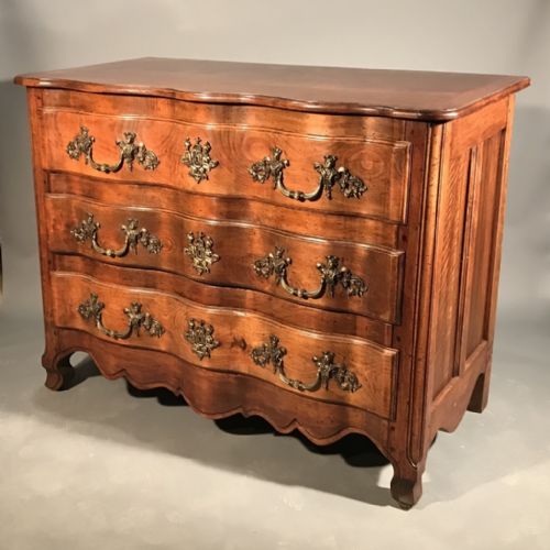 c18th style serpentine commode chest in cherry - CATEGORY: ANTIQUE CHEST OF DRAWERS - DATED 1900