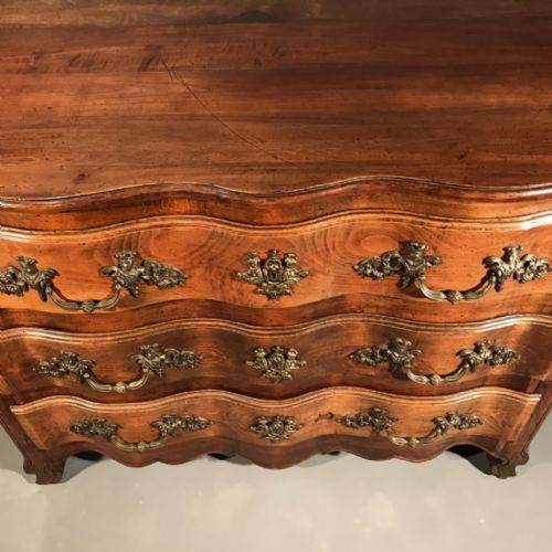 C18TH STYLE SERPENTINE COMMODE CHEST IN CHERRY - ADDITIONAL PHOTO 2