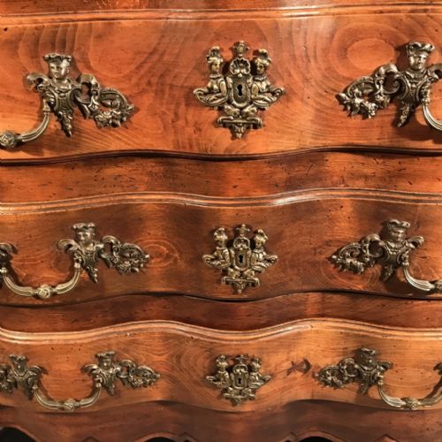 C18TH STYLE SERPENTINE COMMODE CHEST IN CHERRY - ADDITIONAL PHOTO 3