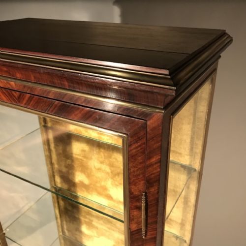 FRENCH KINGWOOD AND BRASS DISPLAY CABINET VITRINE - ADDITIONAL PHOTO 5