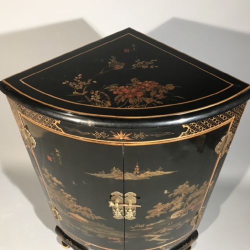 BLACK LACQUERED CORNER CABINET WITH SCARLET INTERIOR - ADDITIONAL PHOTO 6