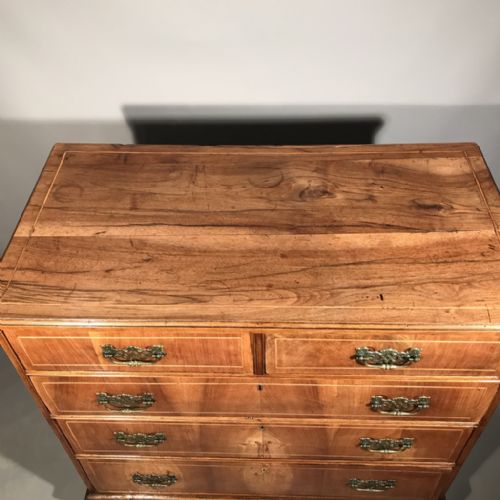C18TH WALNUT GEORGIAN CHEST OF DRAWERS - ADDITIONAL PHOTO 2