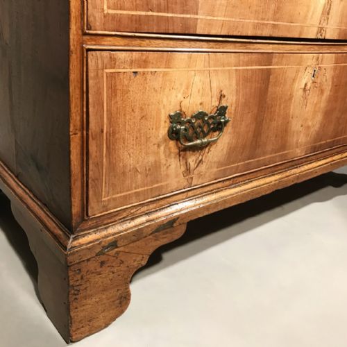 C18TH WALNUT GEORGIAN CHEST OF DRAWERS - ADDITIONAL PHOTO 3