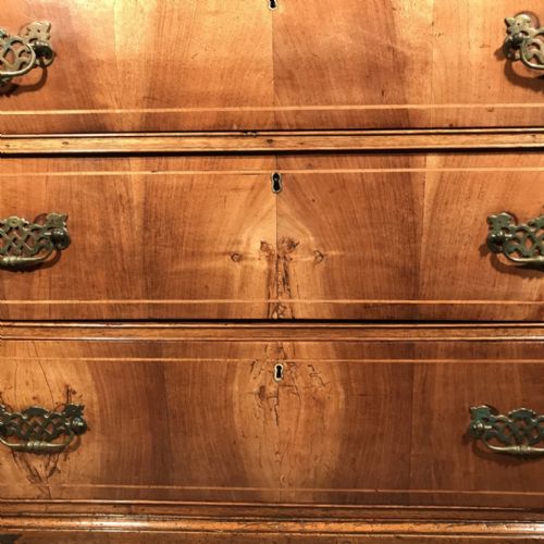 C18TH WALNUT GEORGIAN CHEST OF DRAWERS - ADDITIONAL PHOTO 4