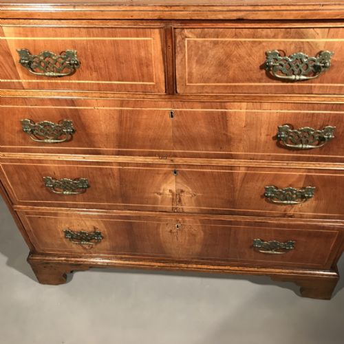 C18TH WALNUT GEORGIAN CHEST OF DRAWERS - ADDITIONAL PHOTO 5