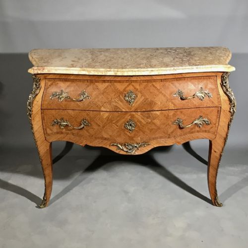 pale walnut louis xv style marquetry commode - CATEGORY: ANTIQUE CHEST OF DRAWERS - DATED 1900
