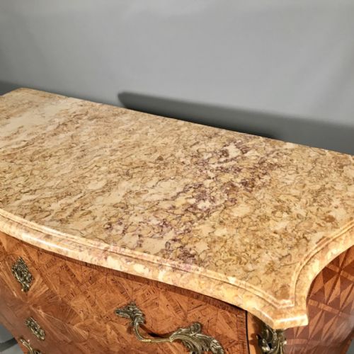 PALE WALNUT LOUIS XV STYLE MARQUETRY COMMODE - ADDITIONAL PHOTO 1