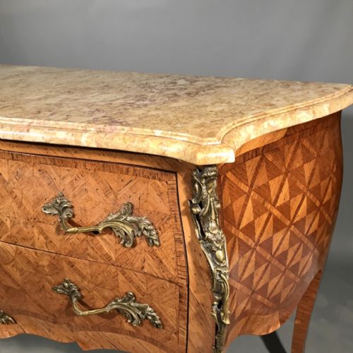 PALE WALNUT LOUIS XV STYLE MARQUETRY COMMODE - ADDITIONAL PHOTO 2