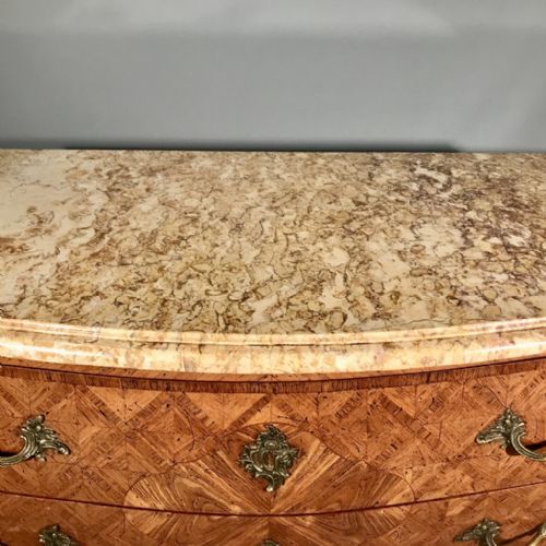 PALE WALNUT LOUIS XV STYLE MARQUETRY COMMODE - ADDITIONAL PHOTO 5