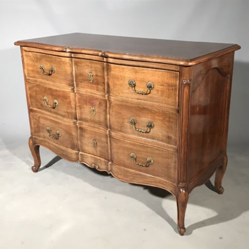 french walnut serpentine front chest of drawers - CATEGORY: ANTIQUE CHEST OF DRAWERS - DATED 1920