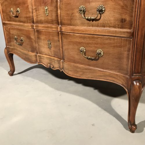 FRENCH WALNUT SERPENTINE FRONT CHEST OF DRAWERS - ADDITIONAL PHOTO 4