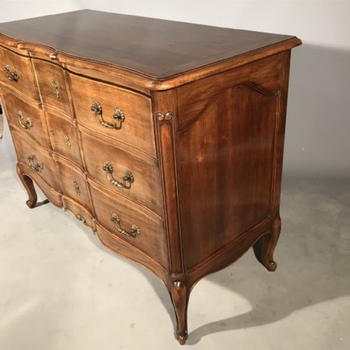 FRENCH WALNUT SERPENTINE FRONT CHEST OF DRAWERS - ADDITIONAL PHOTO 6