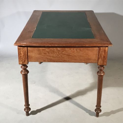 GOOD SIZE VICTORIAN OAK DESK - ADDITIONAL PHOTO 1