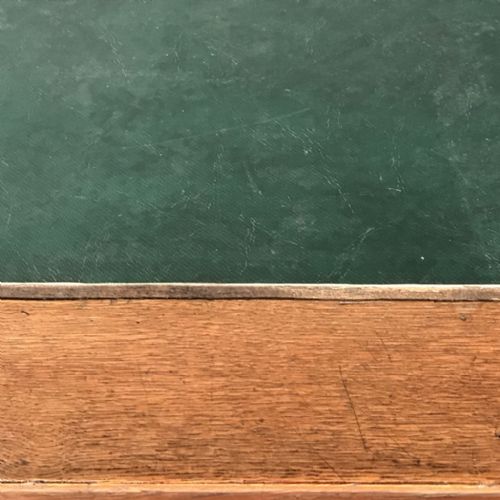 GOOD SIZE VICTORIAN OAK DESK - ADDITIONAL PHOTO 2