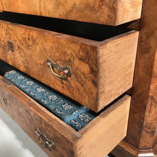 SMALL FRENCH BURR WALNUT COMMODE - ADDITIONAL PHOTO 3