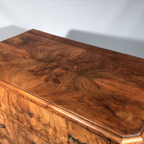 SMALL FRENCH BURR WALNUT COMMODE - ADDITIONAL PHOTO 4