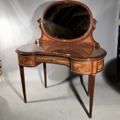 large french dressing table - CATEGORY: ANTIQUE DRESSING TABLES - DATED 1900