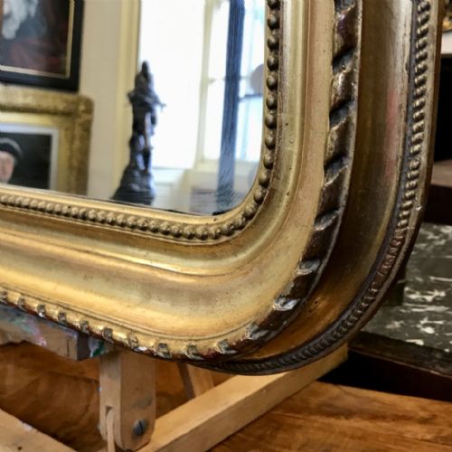 ELEGANT MID SIZE FRENCH GILT MIRROR - ADDITIONAL PHOTO 1