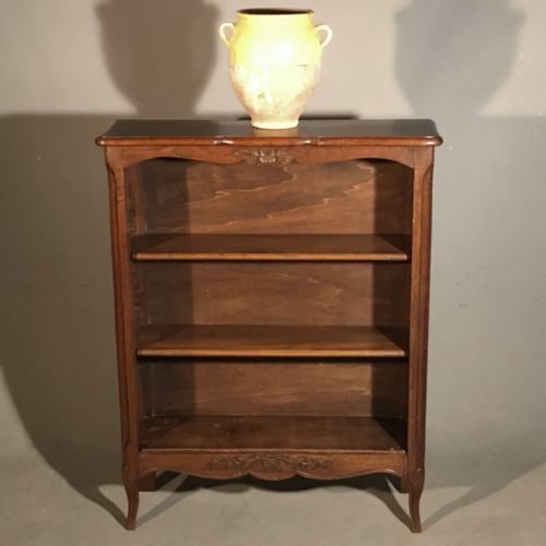 SMALL FRENCH OAK ADJUSTABLE BOOKCASE - ADDITIONAL PHOTO 1