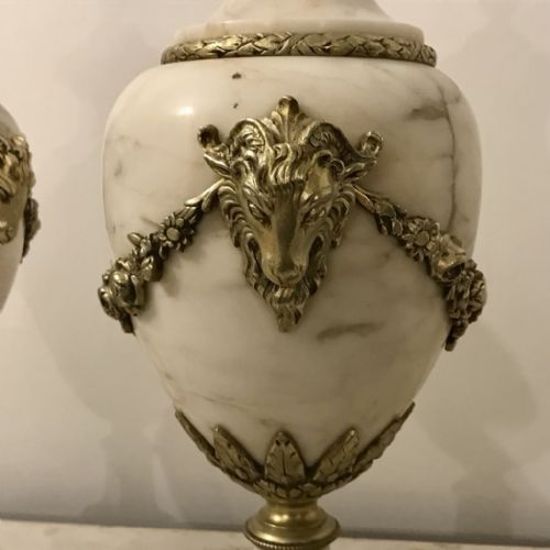 LARGE PAIR OF MARBLE CASSOLETTE WITH RAMS HEADS1 - ADDITIONAL PHOTO 1