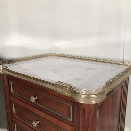 PAIR OF FRENCH MAHOGANY AND BRASS INLAID BEDSIDE TABLES - ADDITIONAL PHOTO 3