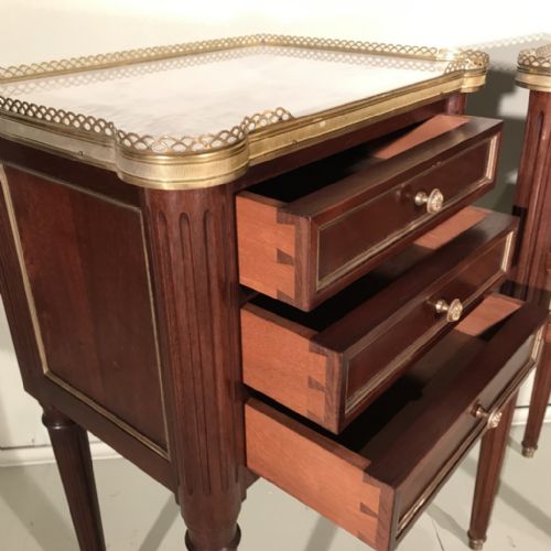 PAIR OF FRENCH MAHOGANY AND BRASS INLAID BEDSIDE TABLES - ADDITIONAL PHOTO 4