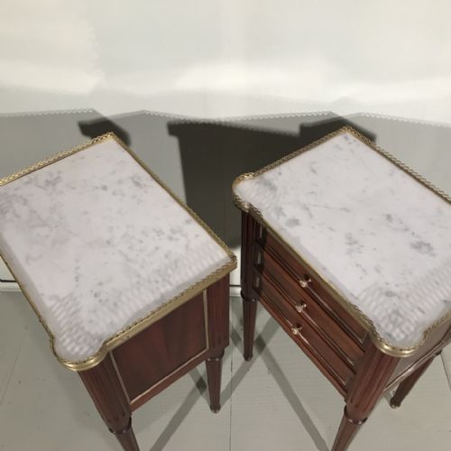 PAIR OF FRENCH MAHOGANY AND BRASS INLAID BEDSIDE TABLES - ADDITIONAL PHOTO 6