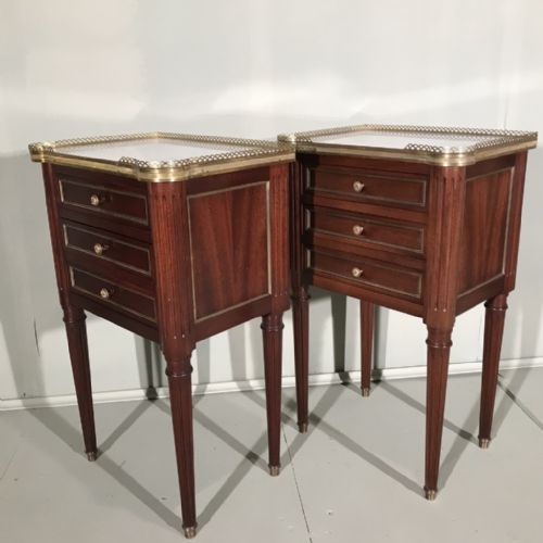 PAIR OF FRENCH MAHOGANY AND BRASS INLAID BEDSIDE TABLES - ADDITIONAL PHOTO 7