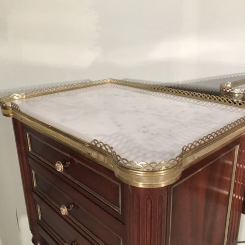 PAIR OF FRENCH MAHOGANY AND BRASS INLAID BEDSIDE TABLES - ADDITIONAL PHOTO 11