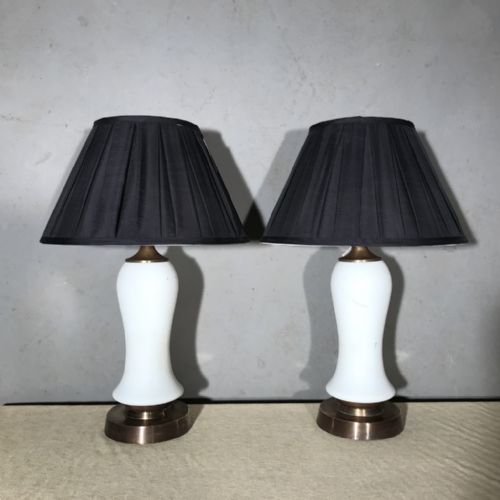 pair of art deco table lamps in frosted glass - CATEGORY: ANTIQUE LIGHTING - DATED 1920