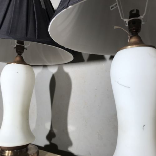 PAIR OF ART DECO TABLE LAMPS IN FROSTED GLASS - ADDITIONAL PHOTO 1