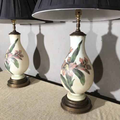 PAIR OF FRENCH FLORAL PAINTED GLASS LAMPS - ADDITIONAL PHOTO 2