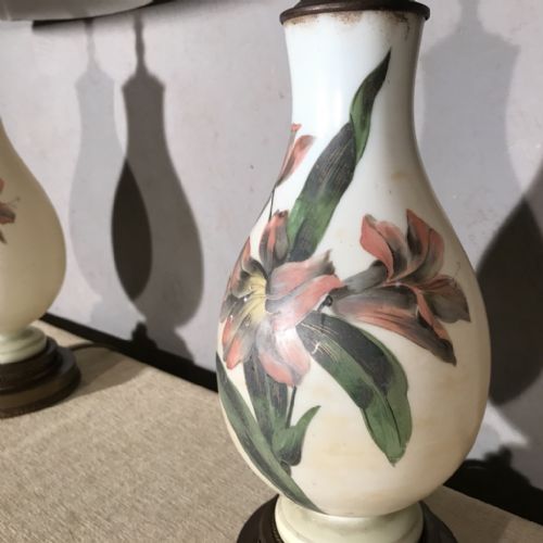 PAIR OF FRENCH FLORAL PAINTED GLASS LAMPS - ADDITIONAL PHOTO 3