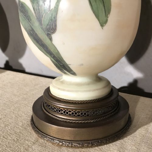 PAIR OF FRENCH FLORAL PAINTED GLASS LAMPS - ADDITIONAL PHOTO 4