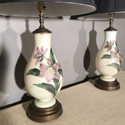 PAIR OF FRENCH FLORAL PAINTED GLASS LAMPS - ADDITIONAL PHOTO 5