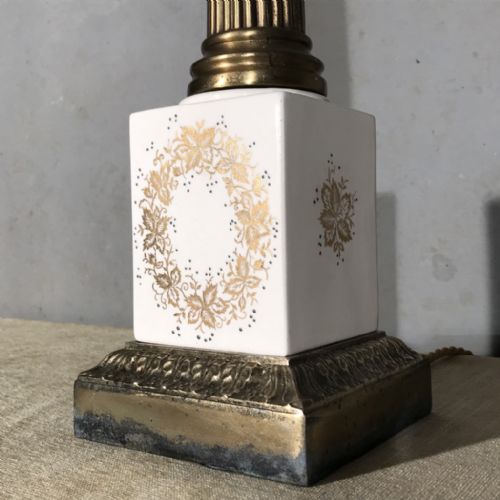 SINGLE CORINTHIAN COLUMN LAMP WITH CERAMIC AND GILT RELIEF BASE - ADDITIONAL PHOTO 2