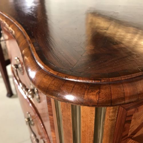 FRENCH KINGWOOD PARQUETRY SERPENTINE COMMODE CHEST OF DRAWERS - ADDITIONAL PHOTO 5