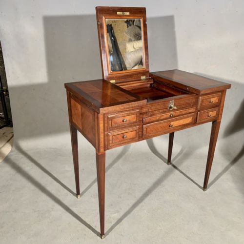 french dressing table with lift mirror - CATEGORY: ANTIQUE DRESSING TABLES - DATED 1920