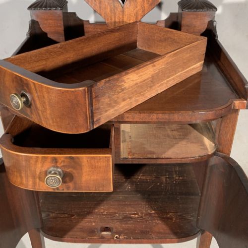 GEORGIAN BOW FRONTED DRESSING CABINET - ADDITIONAL PHOTO 5