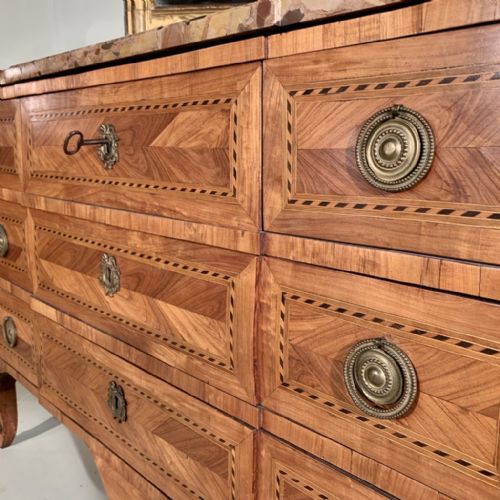 EARLY C19TH FRENCH COMMODE WITH BRECHE D'ALEP MARBLE - ADDITIONAL PHOTO 4