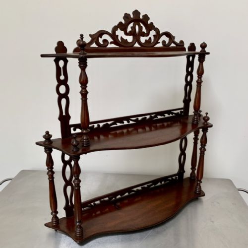 freestanding or hanging shelves in mahogany - CATEGORY: ANTIQUE FURNITURE - DATED 1890