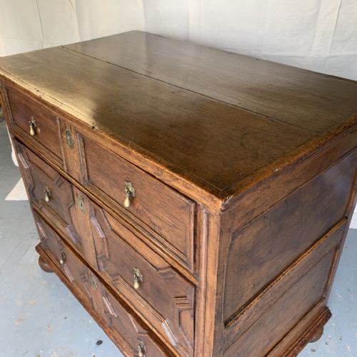 17TH CENTURY OAK GEOMETRIC CHEST OF DRAWERS - ADDITIONAL PHOTO 3