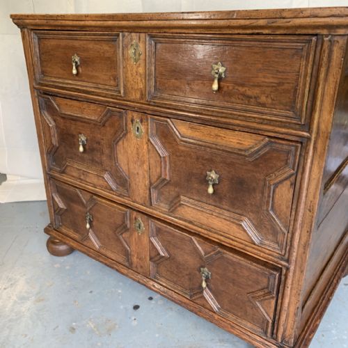 17TH CENTURY OAK GEOMETRIC CHEST OF DRAWERS - ADDITIONAL PHOTO 4